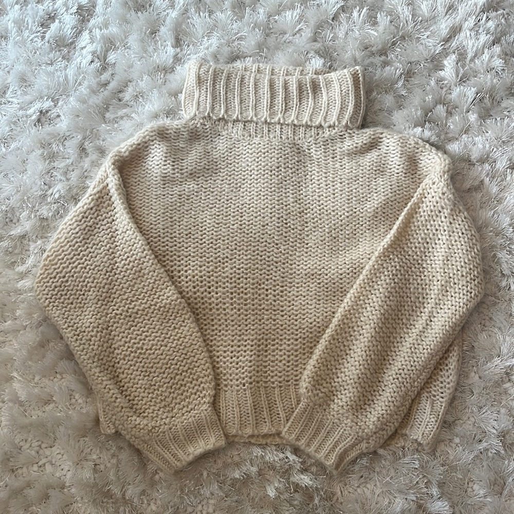 Off-white / Beige Billabong Sweater, Size medium